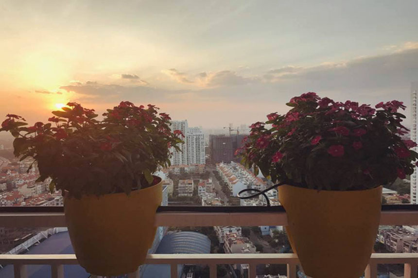 Chiêm ngưỡng căn hộ đẹp ngập tràn sắc hoa của hoa hậu Phạm Hương