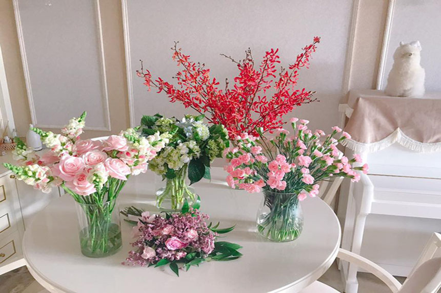 Chiêm ngưỡng căn hộ đẹp ngập tràn sắc hoa của hoa hậu Phạm Hương